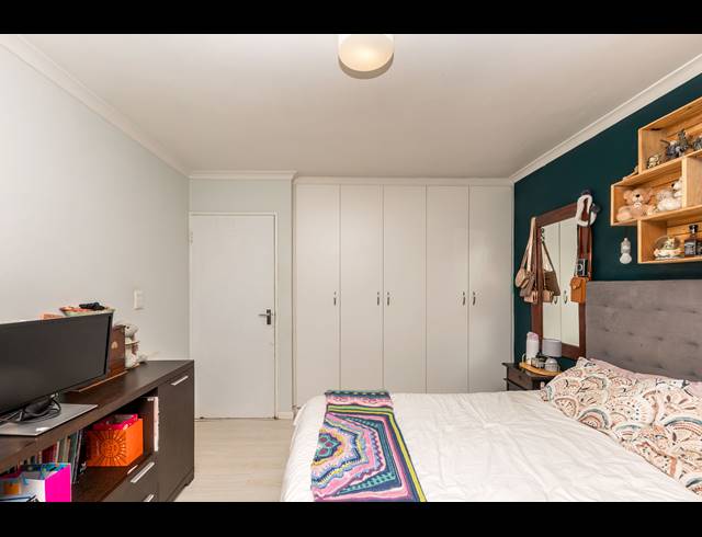 2 BEDROOM FLAT FOR SALE IN PLUMSTEAD